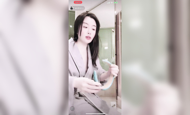 最新《瘋狂抖音》外篇之《抖音擦邊》眾女神直播中各種閃現走光刷邊 露毛露屁 凸點誘惑 (96)