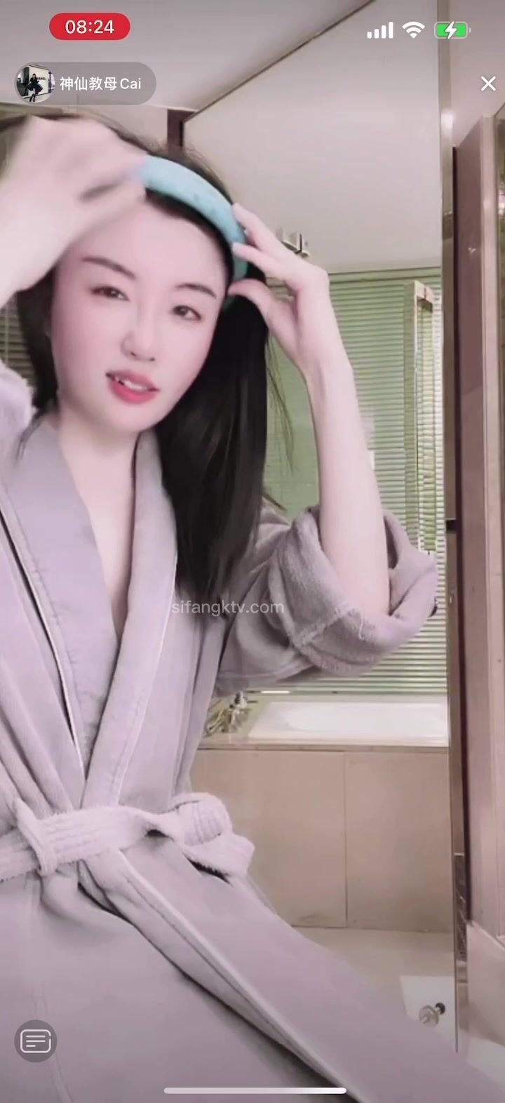 最新《瘋狂抖音》外篇之《抖音擦邊》眾女神直播中各種閃現走光刷邊 露毛露屁 凸點誘惑 (96)