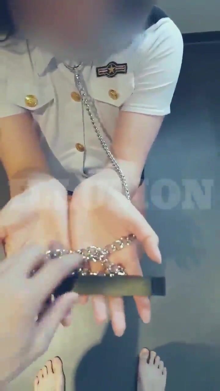 八月【重磅福利】SM大神ILLUSION 調教COS女奴福利集，各種性虐蘿莉美少女，屁股都拍紅再操 (25)