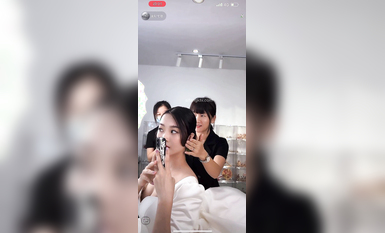 最新《瘋狂抖音》外篇之《抖音擦邊》眾女神直播中各種閃現走光刷邊 露毛露屁 凸點誘惑 (31)