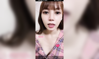 最新《瘋狂抖音》外篇之《抖音擦邊》眾女神直播中各種閃現走光刷邊 露毛露屁 凸點誘惑 (23)