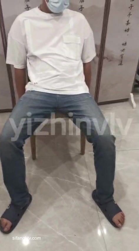 推特女神『大婊姐』深情解說每一個淫亂不堪的故事_當著老公面被他朋友無套插入的三人大戰 (7)