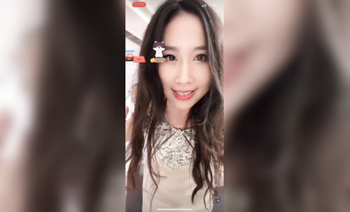 最新《瘋狂抖音》外篇之《抖音擦邊》眾女神直播中各種閃現走光刷邊 露毛露屁 凸點誘惑 (73)