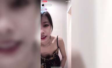 最新《瘋狂抖音》外篇之《抖音擦邊》眾女神直播中各種閃現走光刷邊 露毛露屁 凸點誘惑 (12)