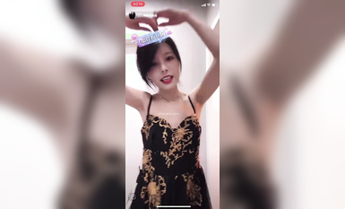 最新《瘋狂抖音》外篇之《抖音擦邊》眾女神直播中各種閃現走光刷邊 露毛露屁 凸點誘惑 (12)