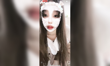 最新《瘋狂抖音》外篇之《抖音擦邊》眾女神直播中各種閃現走光刷邊 露毛露屁 凸點誘惑 (45)