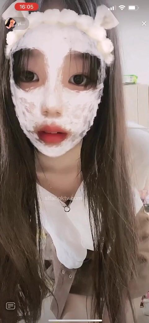 最新《瘋狂抖音》外篇之《抖音擦邊》眾女神直播中各種閃現走光刷邊 露毛露屁 凸點誘惑 (45)