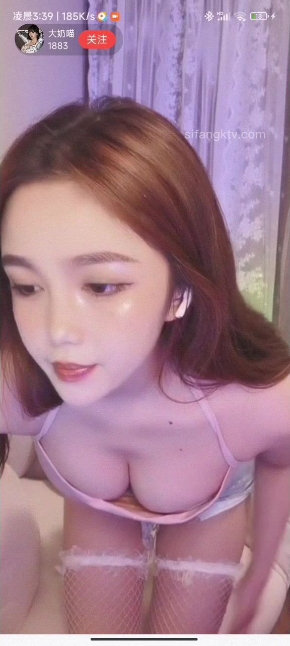 最新《瘋狂抖音》外篇之《抖音擦邊》眾女神直播中各種閃現走光刷邊 露毛露屁 凸點誘惑 (22)