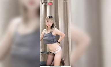 最新《瘋狂抖音》外篇之《抖音擦邊》眾女神直播中各種閃現走光刷邊 露毛露屁 凸點誘惑 (81)