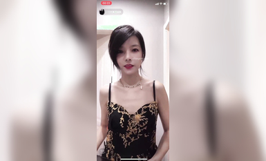 最新《瘋狂抖音》外篇之《抖音擦邊》眾女神直播中各種閃現走光刷邊 露毛露屁 凸點誘惑 (13)