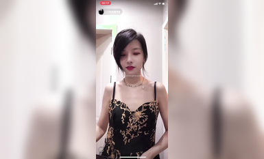 最新《瘋狂抖音》外篇之《抖音擦邊》眾女神直播中各種閃現走光刷邊 露毛露屁 凸點誘惑 (13)