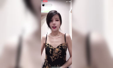 最新《瘋狂抖音》外篇之《抖音擦邊》眾女神直播中各種閃現走光刷邊 露毛露屁 凸點誘惑 (13)