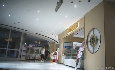 作死廁拍大神 商場美食層蹲守公共女衛連續偸拍多位小姐姐方便 (6)