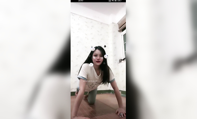 最新《瘋狂抖音》外篇之《抖音擦邊》眾女神直播中各種閃現走光刷邊 露毛露屁 凸點誘惑 (68)