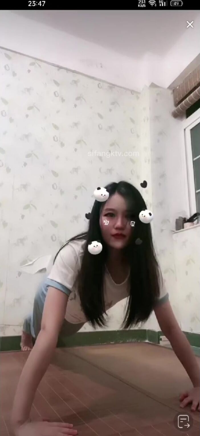 最新《瘋狂抖音》外篇之《抖音擦邊》眾女神直播中各種閃現走光刷邊 露毛露屁 凸點誘惑 (68)