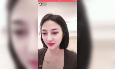 最新《瘋狂抖音》外篇之《抖音擦邊》眾女神直播中各種閃現走光刷邊 露毛露屁 凸點誘惑 (66)