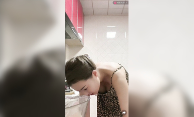 最新《瘋狂抖音》外篇之《抖音擦邊》眾女神直播中各種閃現走光刷邊 露毛露屁 凸點誘惑 (154)