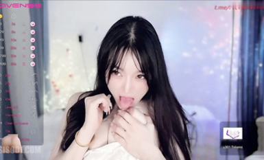 【Stripchat】超頂身材大眼甜妹女主播「HotHotXiXi」超魅惑舔舐假雞巴唾液四溢誘惑十足