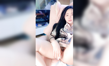 【米兒老師】又美又騷 肥臀巨乳 各種絲襪 自慰潮吹噴 肛塞跳蛋 (2)