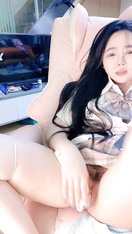 【米兒老師】又美又騷 肥臀巨乳 各種絲襪 自慰潮吹噴 肛塞跳蛋 (2)