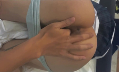 專操極品嫩妹大神『dogking』約炮廣州母狗嫩妹，清純與風騷並存 抓著頭發瘋狂打樁，身材太棒艹起來太舒服了 (1)