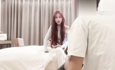 探花柒哥高端約外圍花了幾千塊玩到了 吳某帆嫖過的外圍女插到她下面出白漿這錢沒白花