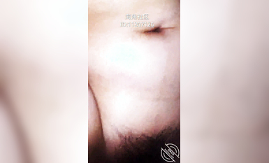 《我和媽媽的亂倫史》外婆住在隔壁 第一次操穿黑絲的媽媽 小聲對白38我和媽媽,外婆語音電話過程中操媽媽,驚險刺激。不敢射逼里了!