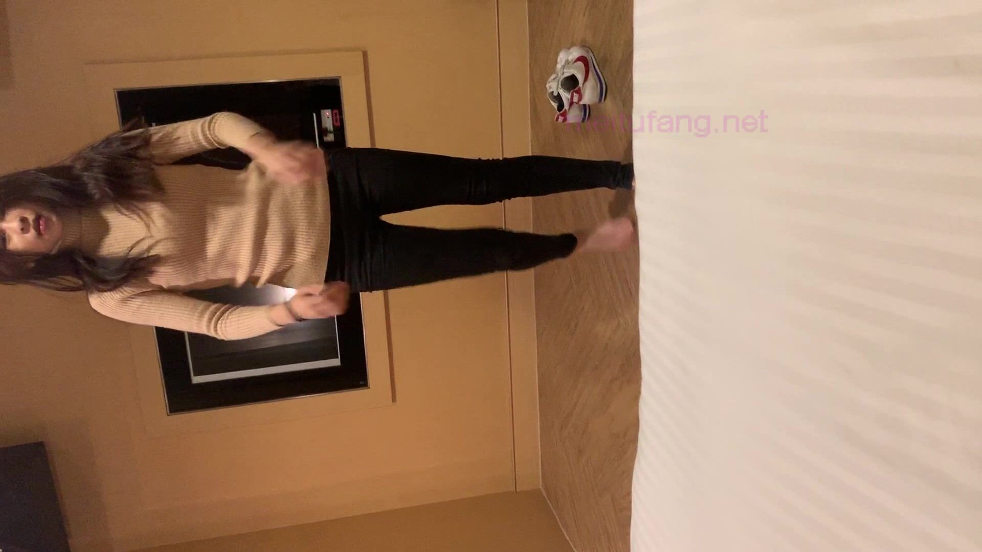 【台灣情侶泄密流出】 超可愛的長發小嫩妹和男友啪啪被曝光 (5)