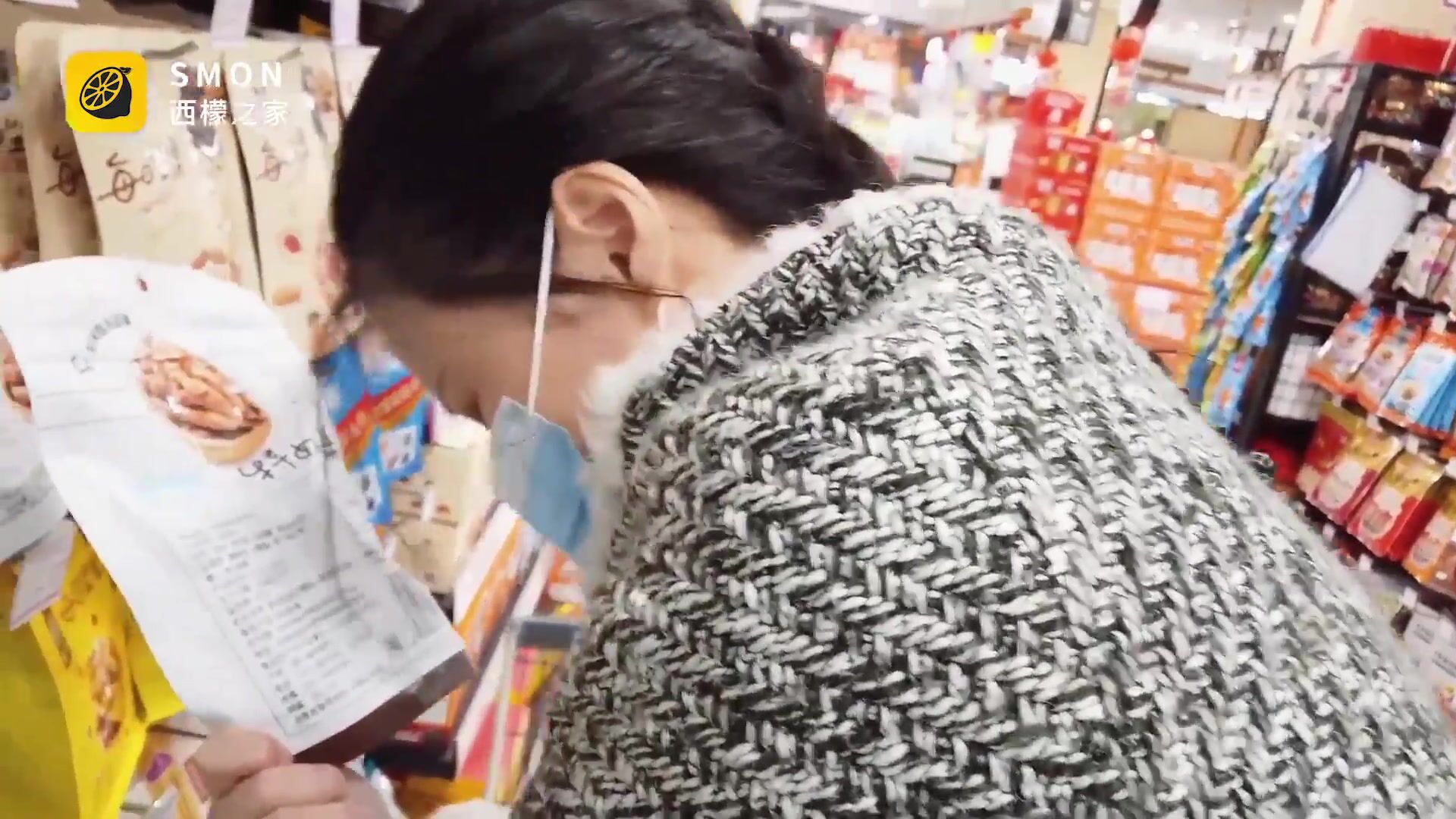 曾經紅極一時的網紅反差婊【王竹子】私拍視圖夾跳彈逛超市下面麻的走不了路_1080p