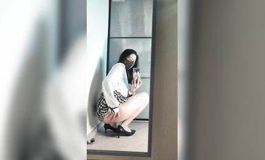 抖音網紅反差母狗『奶咪』可愛少女九月新作《你的性感女同事》高跟灰絲 (2)