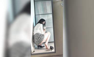 抖音網紅反差母狗『奶咪』可愛少女九月新作《你的性感女同事》高跟灰絲 (2)