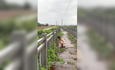 推特極品反差婊『小妮子』攜雙閨蜜極限露出 戶外全裸 野戰跪舔 黑絲啪啪 高清xiaonizi第二彈 (11)