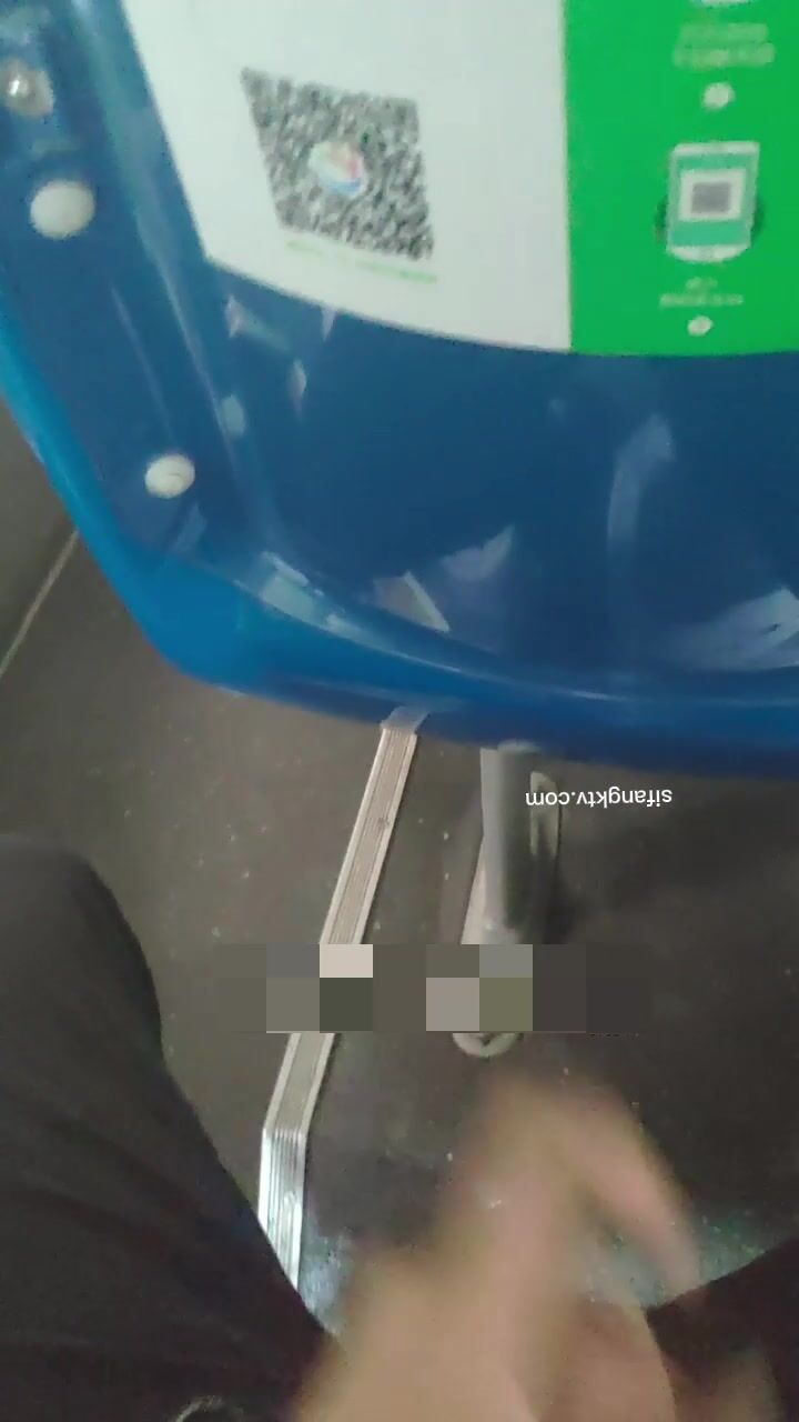 【色膽包天 頂臀系列】爆頭：滋到脖子美女扭頭差點射到臉