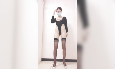 青春無敵 抖音風極品身材長腿網紅嫩妹【野餐兔】高價定製裸舞一字馬大M腿頂胯BB張嘴 (6)