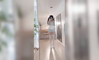 青春無敵 抖音風極品身材長腿網紅嫩妹【野餐兔】高價定製裸舞一字馬大M腿頂胯BB張嘴 (11)