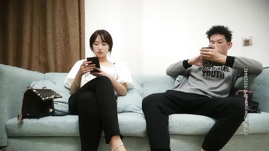 約了個長相甜美妹子啪啪，聊聊她就放開了，近距離拍攝口交摸逼騎乘大力猛操