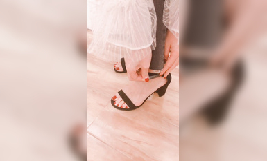 易直播 妮是八月 足控 足交 絲足 (1)