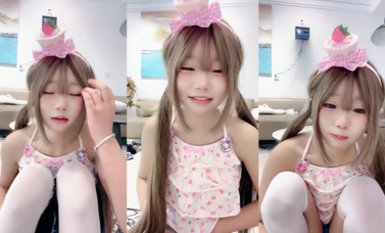 05年可愛小蘿莉 玉米mm 直播大秀絲襪美腿，自慰噴水 粉嫩小穴 (3)