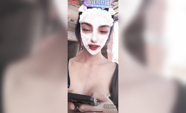 最新《瘋狂抖音》外篇之《抖音擦邊3》顏值主播直播各顯神通 閃現 走光露點 刷邊PK (47)