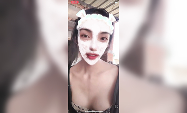 最新《瘋狂抖音》外篇之《抖音擦邊3》顏值主播直播各顯神通 閃現 走光露點 刷邊PK (47)