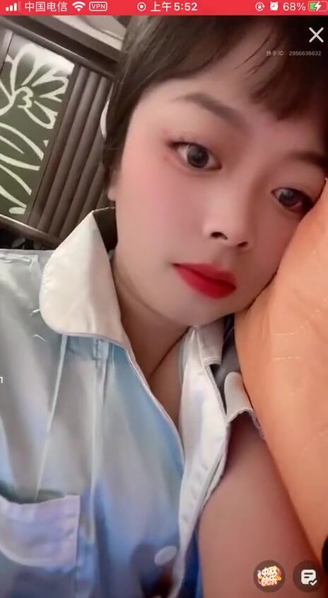 最新《瘋狂抖音》外篇之《抖音擦邊3》顏值主播直播各顯神通 閃現 走光露點 刷邊PK (181)