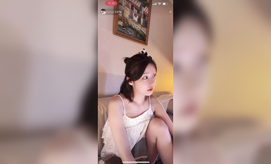 最新《瘋狂抖音》外篇之《抖音擦邊3》顏值主播直播各顯神通 閃現 走光露點 刷邊PK (52)