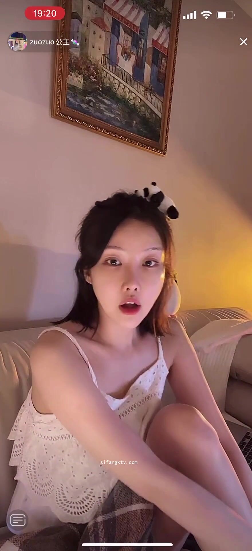 最新《瘋狂抖音》外篇之《抖音擦邊3》顏值主播直播各顯神通 閃現 走光露點 刷邊PK (52)