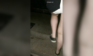 各種地方摸完女生翹臀或黑絲長腿就跑 各種尖叫聲 有的露臉 有的抄底 腎上腺素拉滿 太刺激 (26)