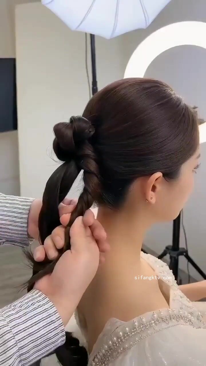 最新《瘋狂抖音》外篇之《抖音擦邊3》顏值主播直播各顯神通 閃現 走光露點 刷邊PK (172)