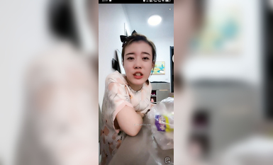 最新《瘋狂抖音》外篇之《抖音擦邊3》顏值主播直播各顯神通 閃現 走光露點 刷邊PK (154)