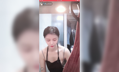 最新《瘋狂抖音》外篇之《抖音擦邊3》顏值主播直播各顯神通 閃現 走光露點 刷邊PK (27)