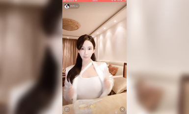 最新《瘋狂抖音》外篇之《抖音擦邊3》顏值主播直播各顯神通 閃現 走光露點 刷邊PK (60)