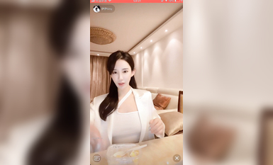 最新《瘋狂抖音》外篇之《抖音擦邊3》顏值主播直播各顯神通 閃現 走光露點 刷邊PK (60)