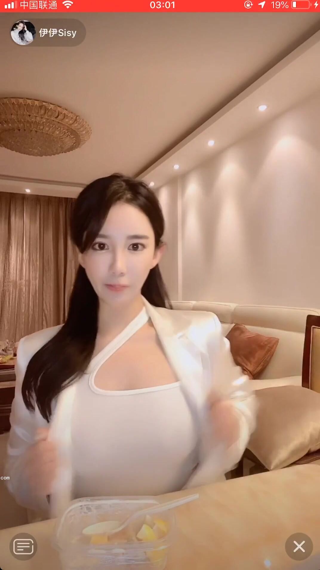 最新《瘋狂抖音》外篇之《抖音擦邊3》顏值主播直播各顯神通 閃現 走光露點 刷邊PK (60)